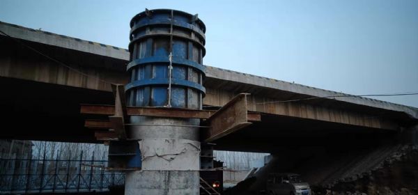 葛洲壩巨單高速-抱箍、系梁模板施工中